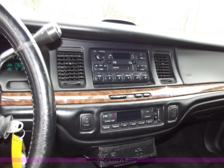 image for item D3656 1997 Lincoln Town Car Executive limousine