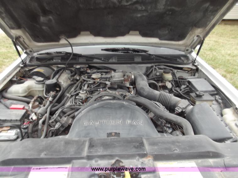 image for item D3656 1997 Lincoln Town Car Executive limousine