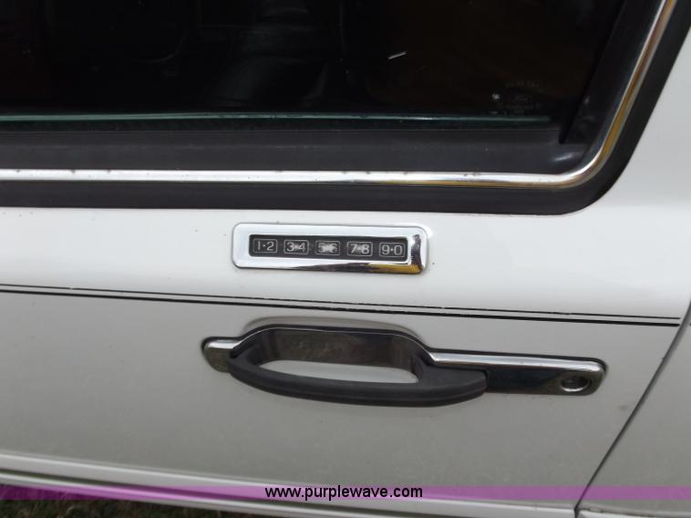 image for item D3656 1997 Lincoln Town Car Executive limousine