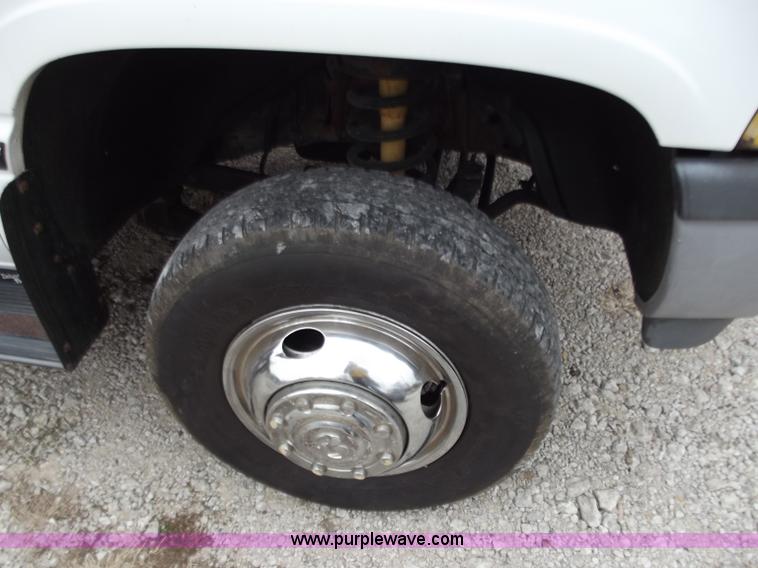 image for item D3658 1994 Dodge Ram 3500 Laramie SLT box truck