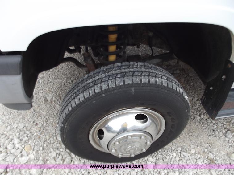 image for item D3658 1994 Dodge Ram 3500 Laramie SLT box truck