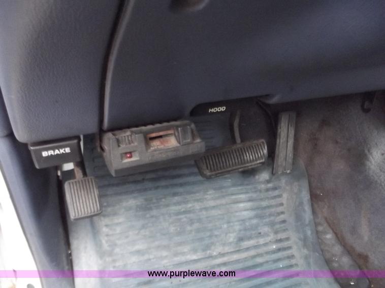 image for item D3658 1994 Dodge Ram 3500 Laramie SLT box truck