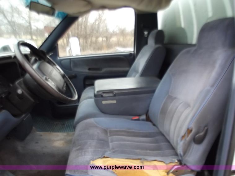 image for item D3658 1994 Dodge Ram 3500 Laramie SLT box truck