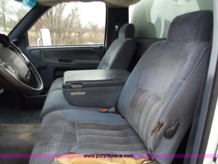 image for item D3658 1994 Dodge Ram 3500 Laramie SLT box truck