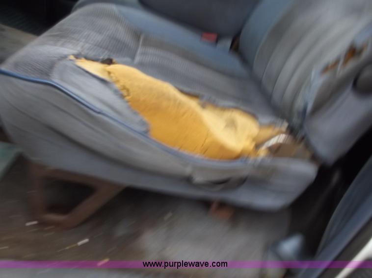 image for item D3658 1994 Dodge Ram 3500 Laramie SLT box truck