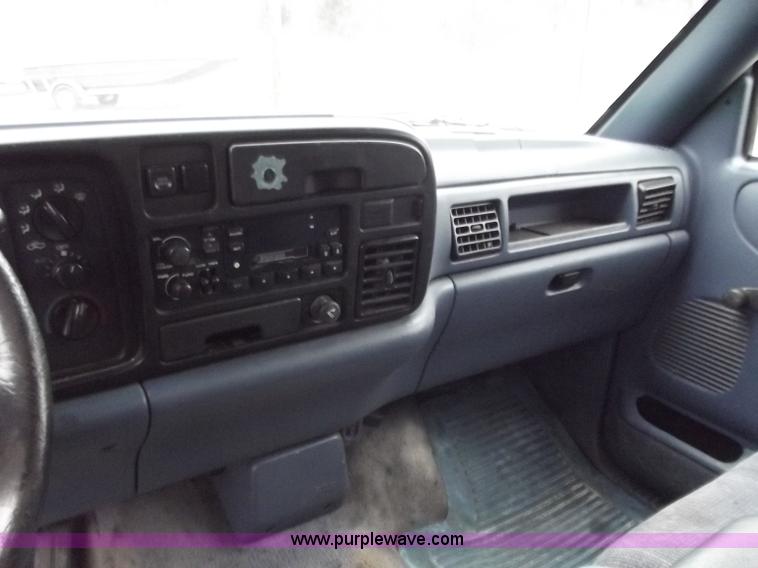 image for item D3658 1994 Dodge Ram 3500 Laramie SLT box truck