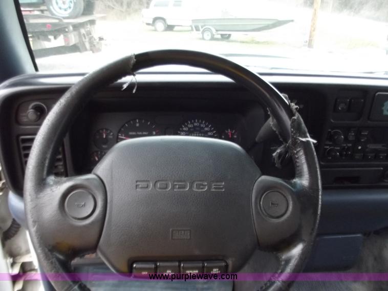 image for item D3658 1994 Dodge Ram 3500 Laramie SLT box truck