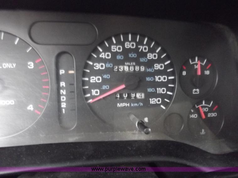 image for item D3658 1994 Dodge Ram 3500 Laramie SLT box truck