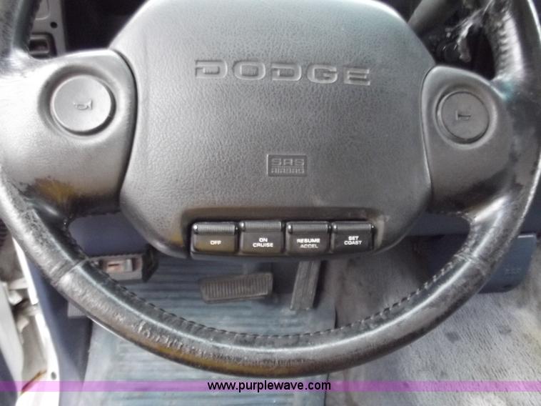 image for item D3658 1994 Dodge Ram 3500 Laramie SLT box truck