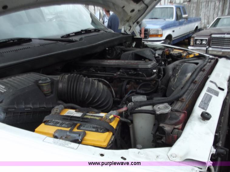 image for item D3658 1994 Dodge Ram 3500 Laramie SLT box truck