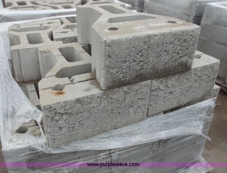 image for item D3661 (48) retaining wall blocks