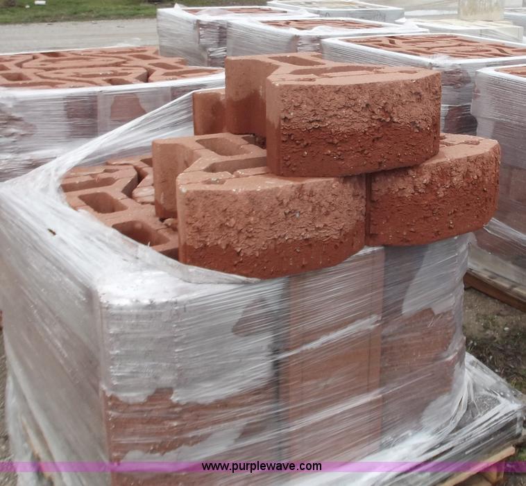 image for item D3662 (144) retaining wall blocks