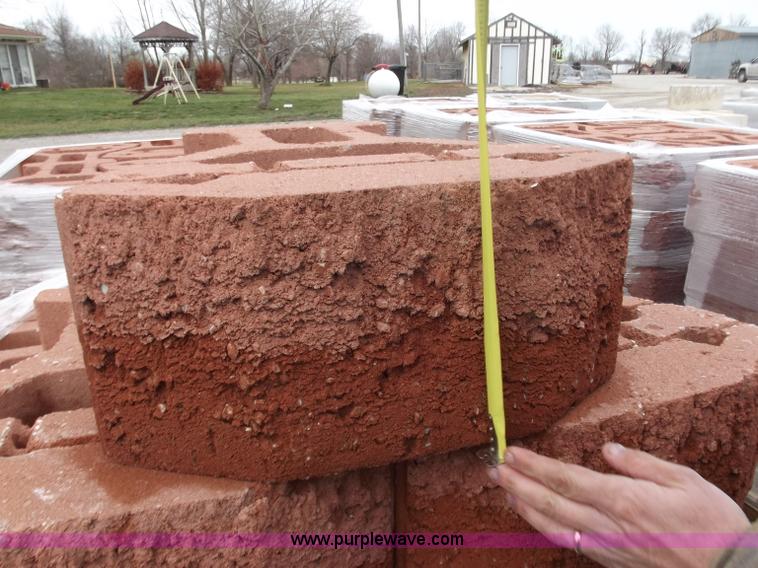 image for item D3662 (144) retaining wall blocks