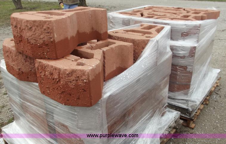 image for item D3662 (144) retaining wall blocks