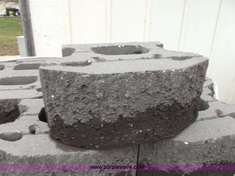 image for item D3663 (108) retaining wall blocks