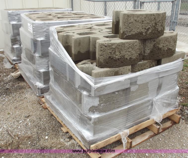 image for item D3664 (108) retaining wall blocks