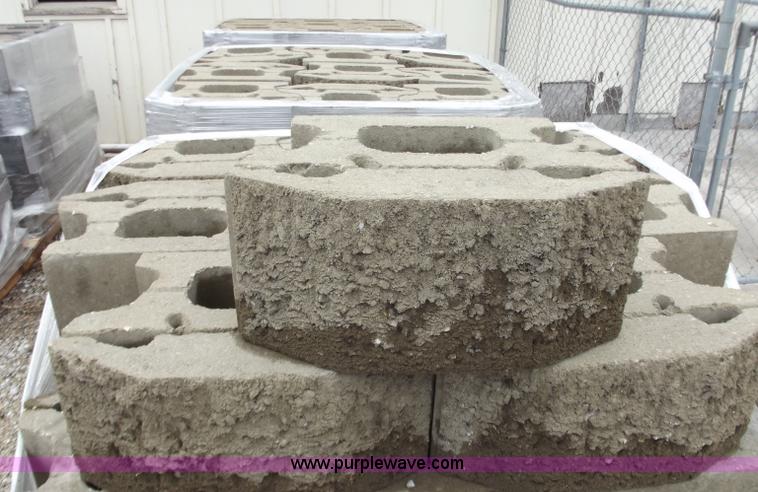 image for item D3664 (108) retaining wall blocks