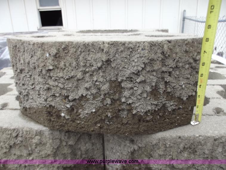 image for item D3664 (108) retaining wall blocks