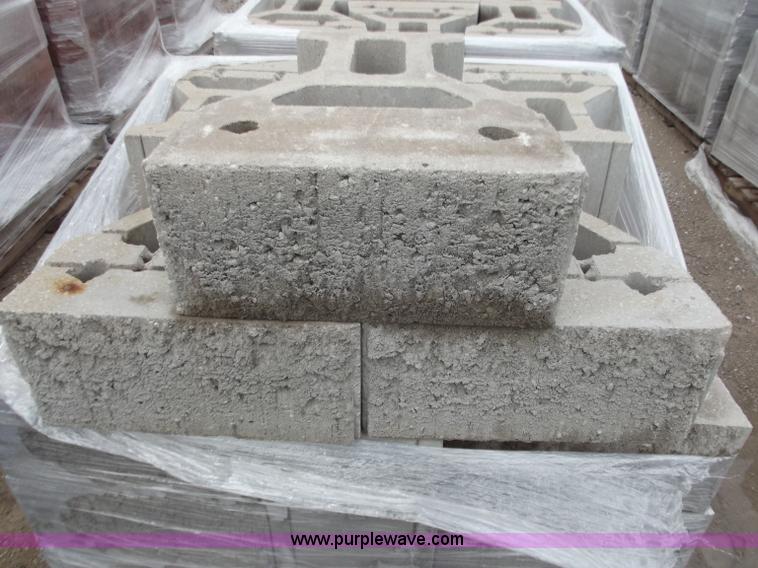 image for item D3667 (96) retaining wall blocks