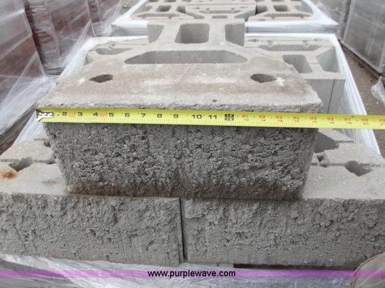 image for item D3667 (96) retaining wall blocks