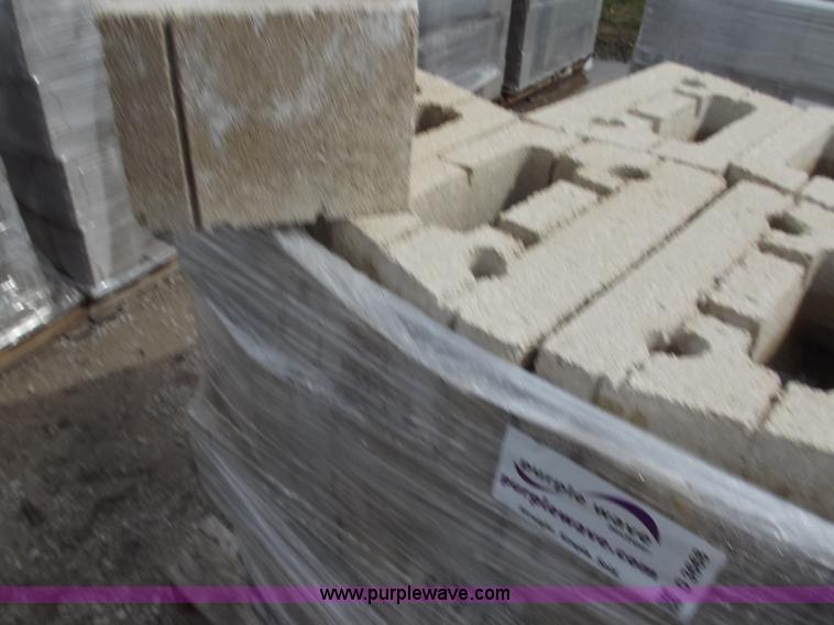 image for item D3668 (32) retaining wall blocks