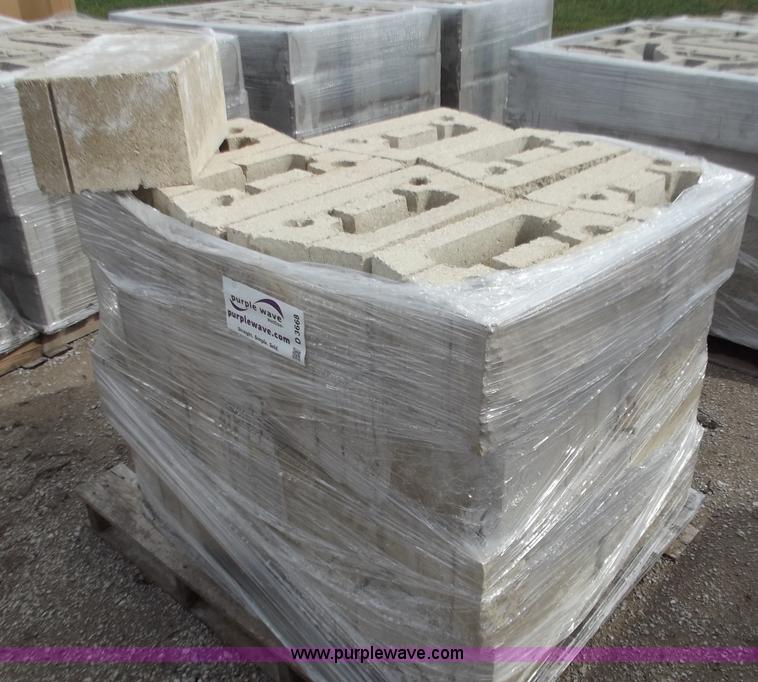 image for item D3668 (32) retaining wall blocks