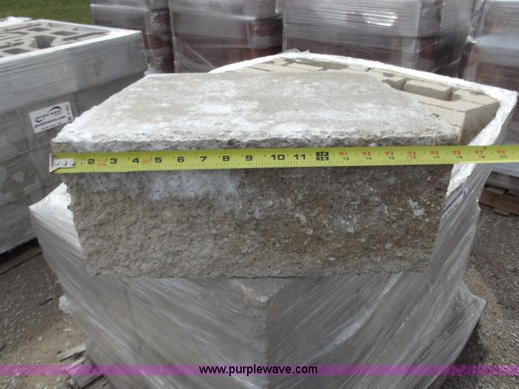 image for item D3668 (32) retaining wall blocks