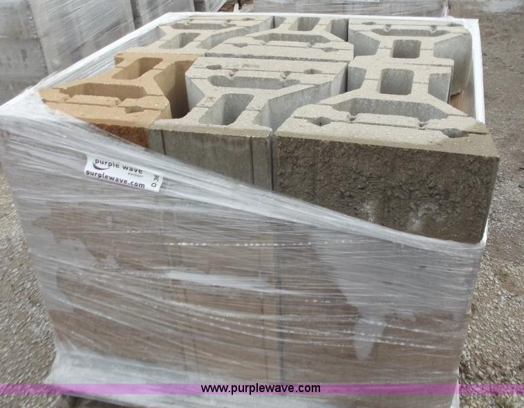 image for item D3669 (24) retaining wall blocks