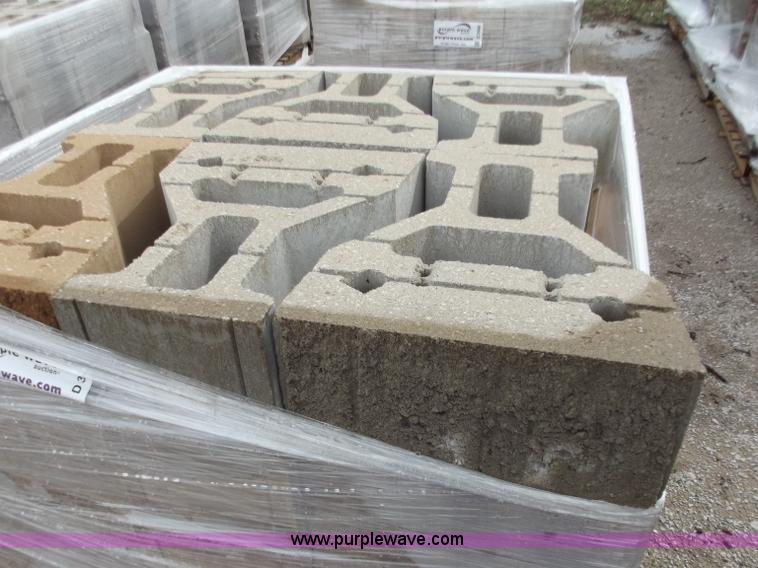 image for item D3669 (24) retaining wall blocks