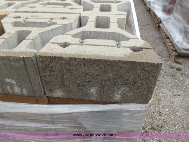 image for item D3669 (24) retaining wall blocks
