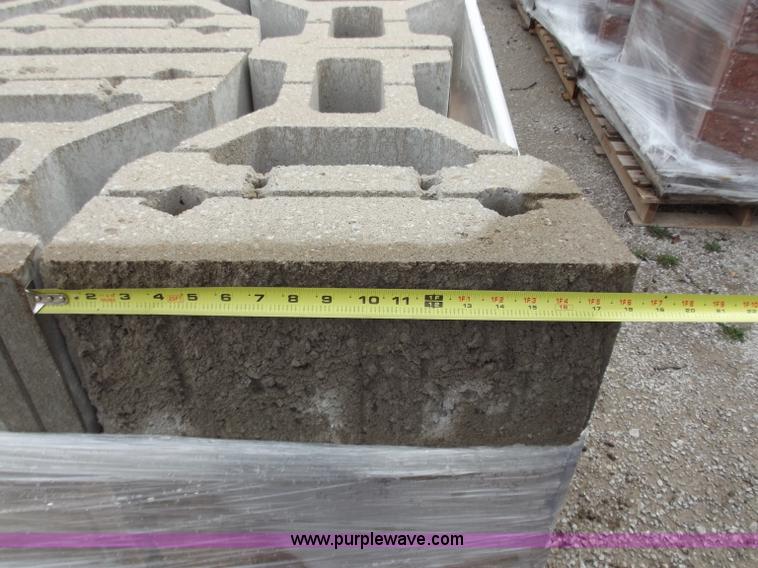 image for item D3669 (24) retaining wall blocks