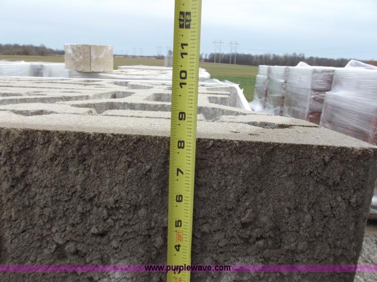 image for item D3669 (24) retaining wall blocks