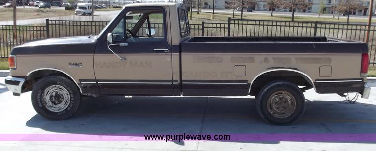 image for item D3681 1989 Ford F150 Lariat pickup truck
