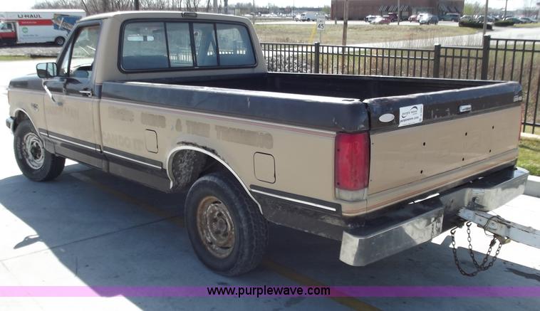 image for item D3681 1989 Ford F150 Lariat pickup truck