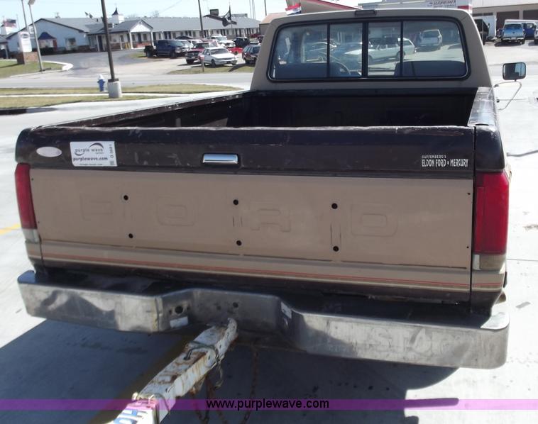 image for item D3681 1989 Ford F150 Lariat pickup truck