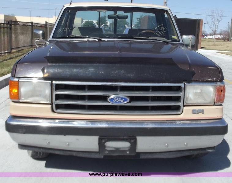 image for item D3681 1989 Ford F150 Lariat pickup truck