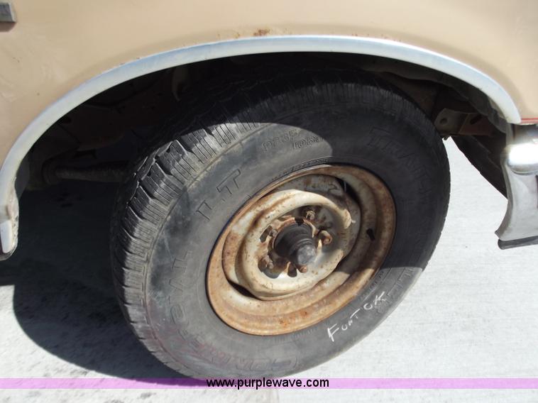 image for item D3681 1989 Ford F150 Lariat pickup truck