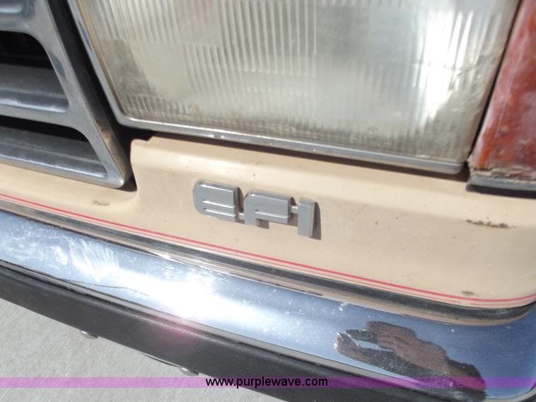 image for item D3681 1989 Ford F150 Lariat pickup truck