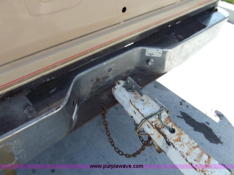 image for item D3681 1989 Ford F150 Lariat pickup truck