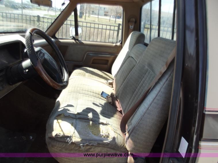 image for item D3681 1989 Ford F150 Lariat pickup truck