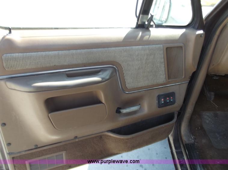 image for item D3681 1989 Ford F150 Lariat pickup truck