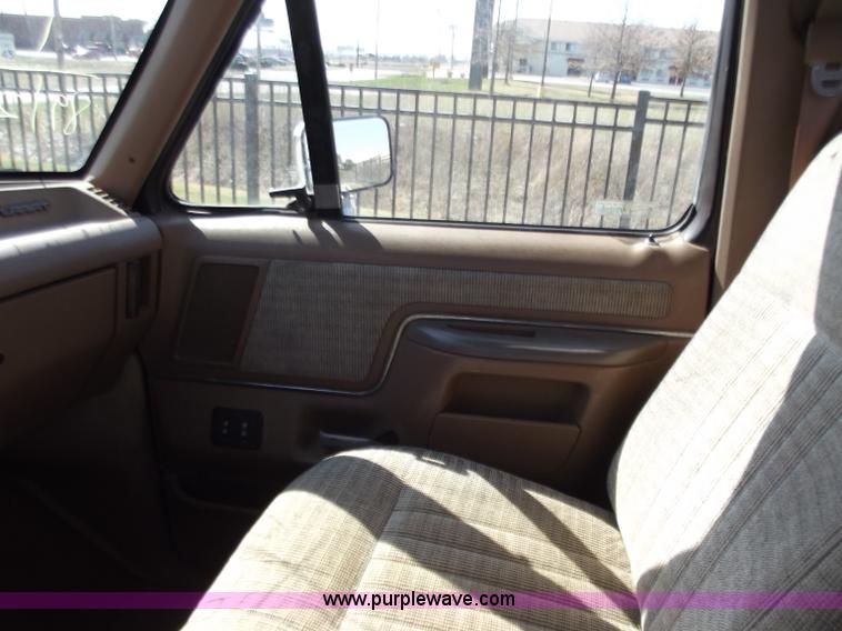 image for item D3681 1989 Ford F150 Lariat pickup truck