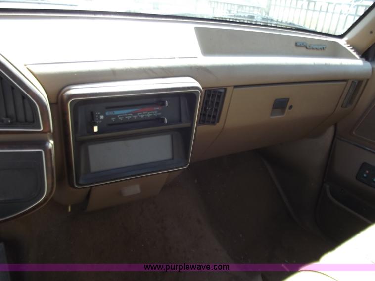 image for item D3681 1989 Ford F150 Lariat pickup truck