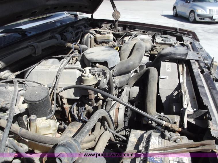 image for item D3681 1989 Ford F150 Lariat pickup truck