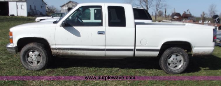 image for item D3684 1995 Chevrolet K1500 extended cab pickup truck