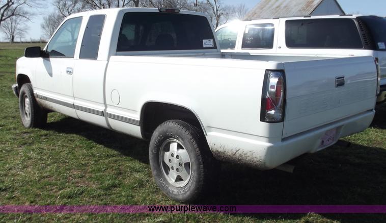 image for item D3684 1995 Chevrolet K1500 extended cab pickup truck