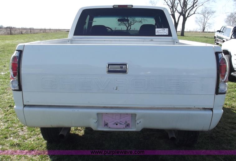 image for item D3684 1995 Chevrolet K1500 extended cab pickup truck