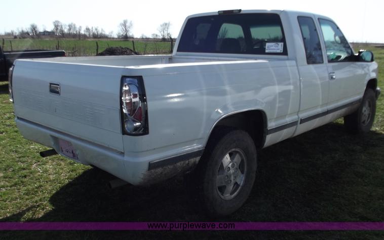 image for item D3684 1995 Chevrolet K1500 extended cab pickup truck