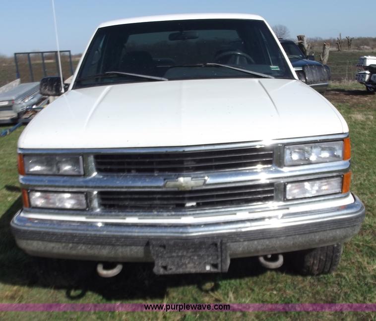 image for item D3684 1995 Chevrolet K1500 extended cab pickup truck