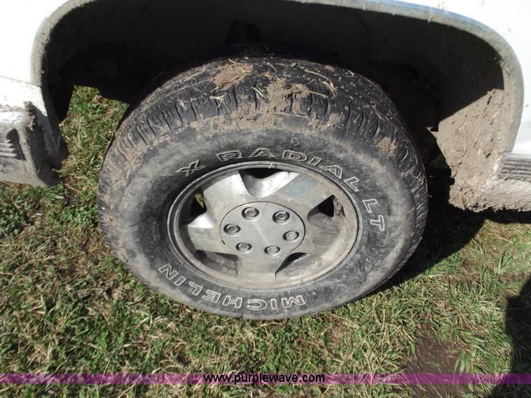 image for item D3684 1995 Chevrolet K1500 extended cab pickup truck